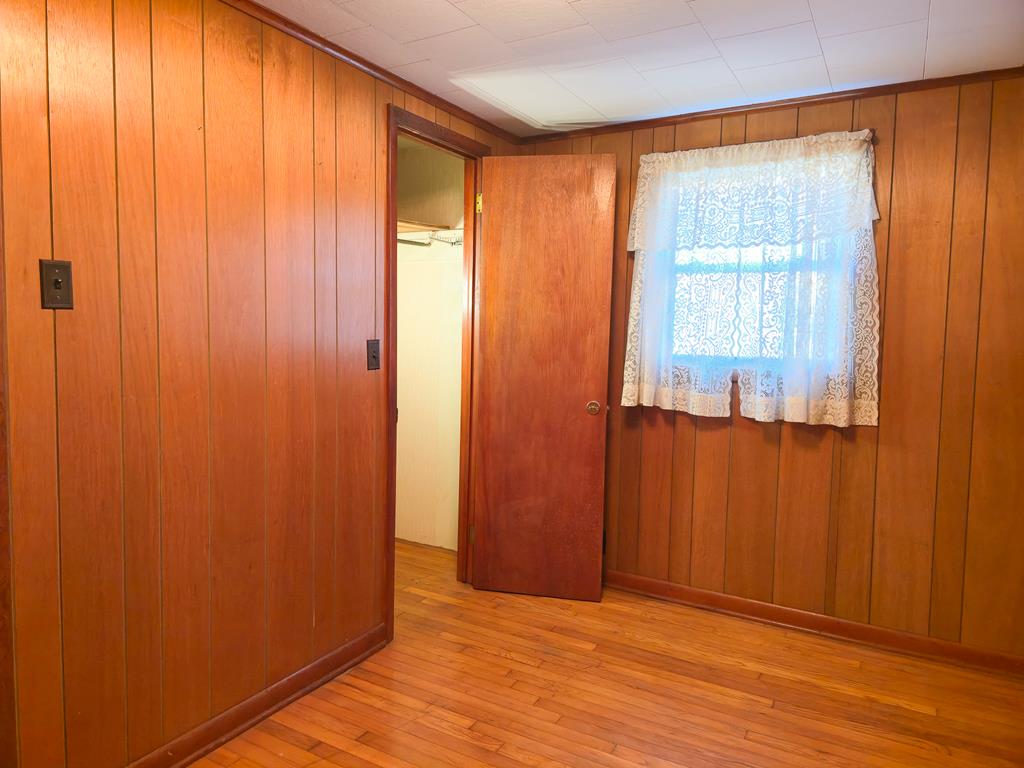 8836 Lovers Gap Road, Vansant