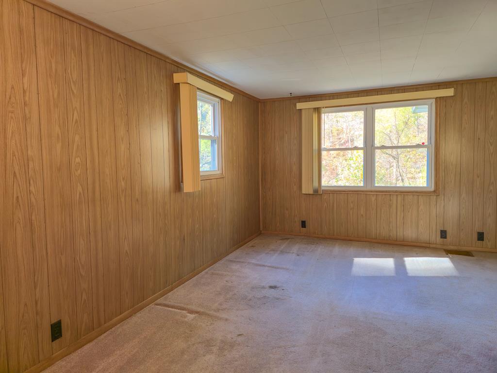 8836 Lovers Gap Road, Vansant