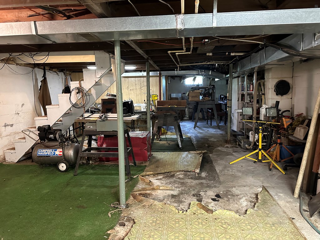 8836 Lovers Gap Road, Vansant