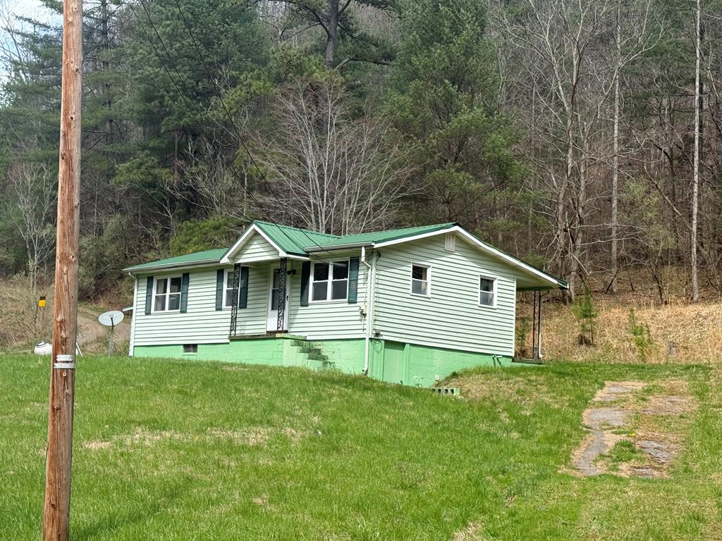 8836 Lovers Gap Road, Vansant