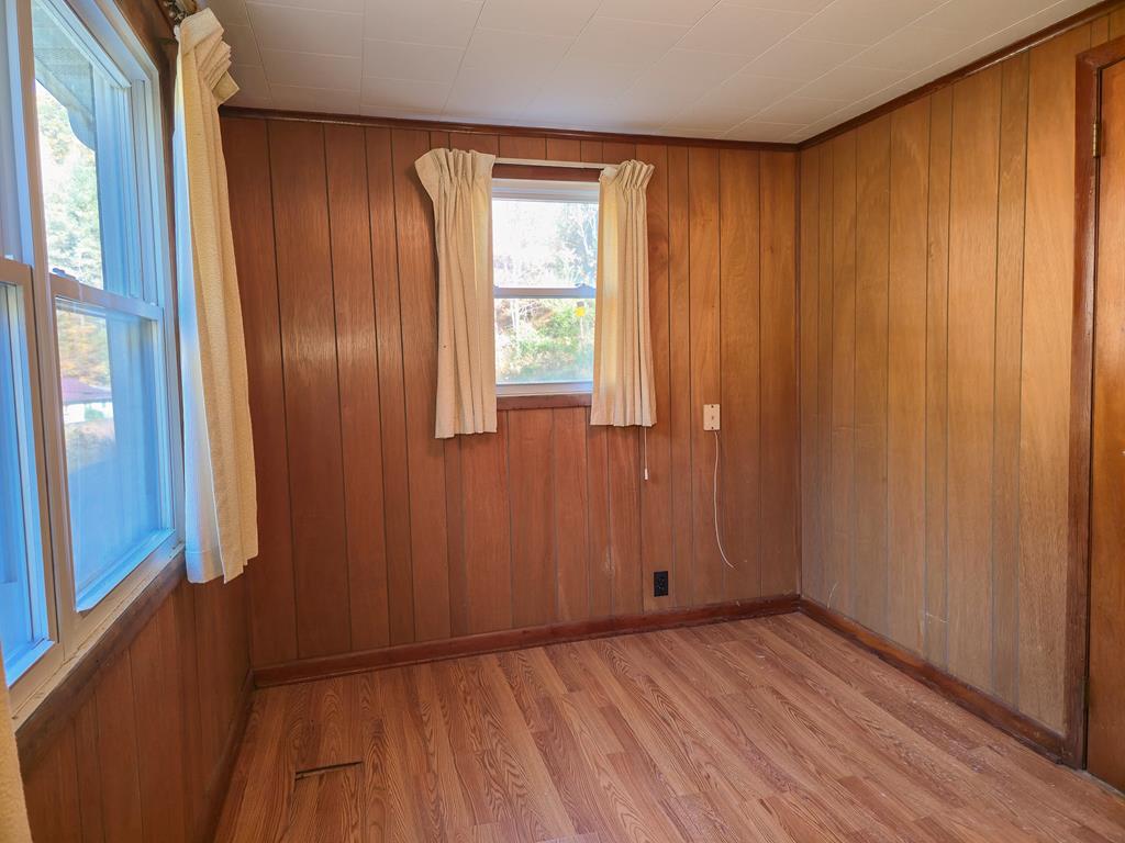 8836 Lovers Gap Road, Vansant