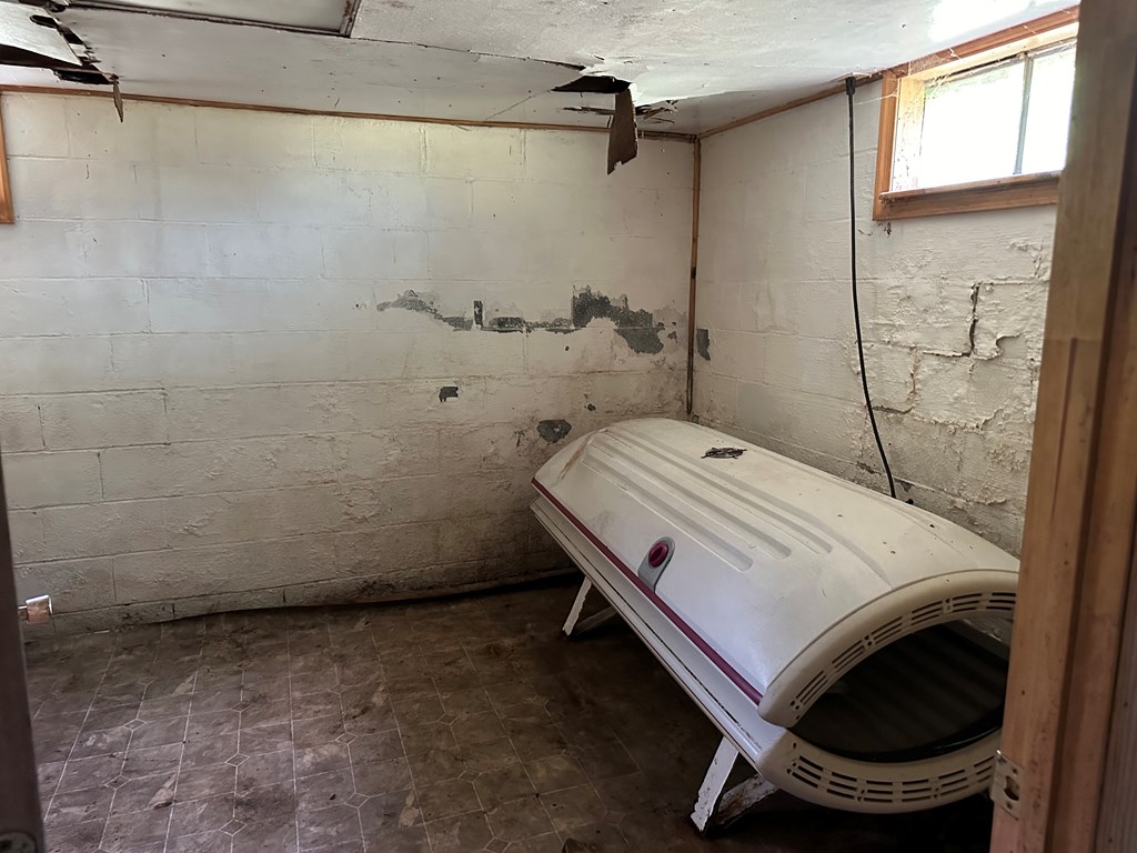 8836 Lovers Gap Road, Vansant