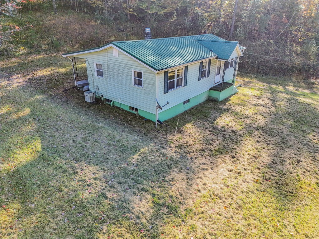 8836 Lovers Gap Road, Vansant