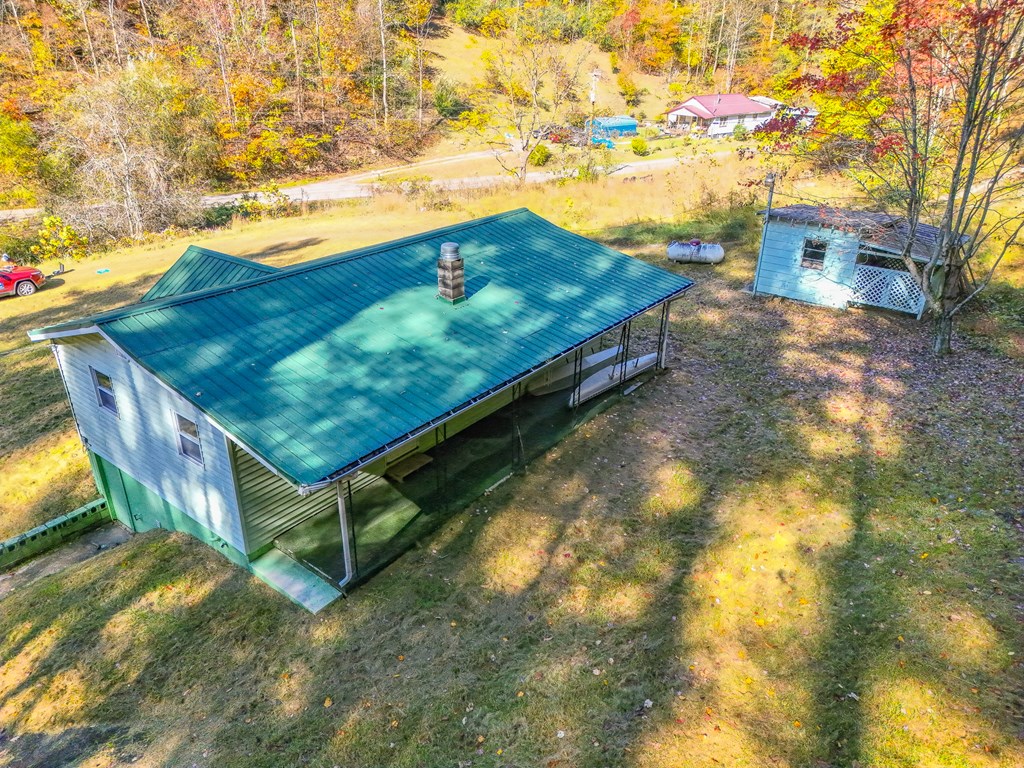 8836 Lovers Gap Road, Vansant
