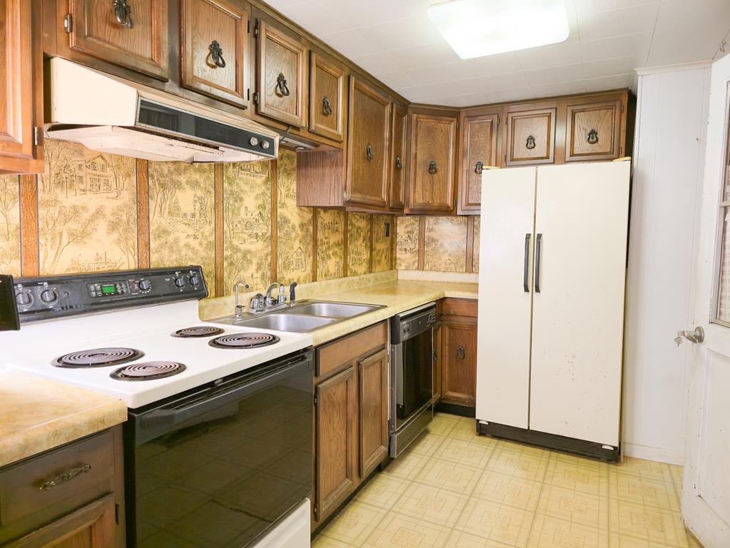 8836 Lovers Gap Road, Vansant