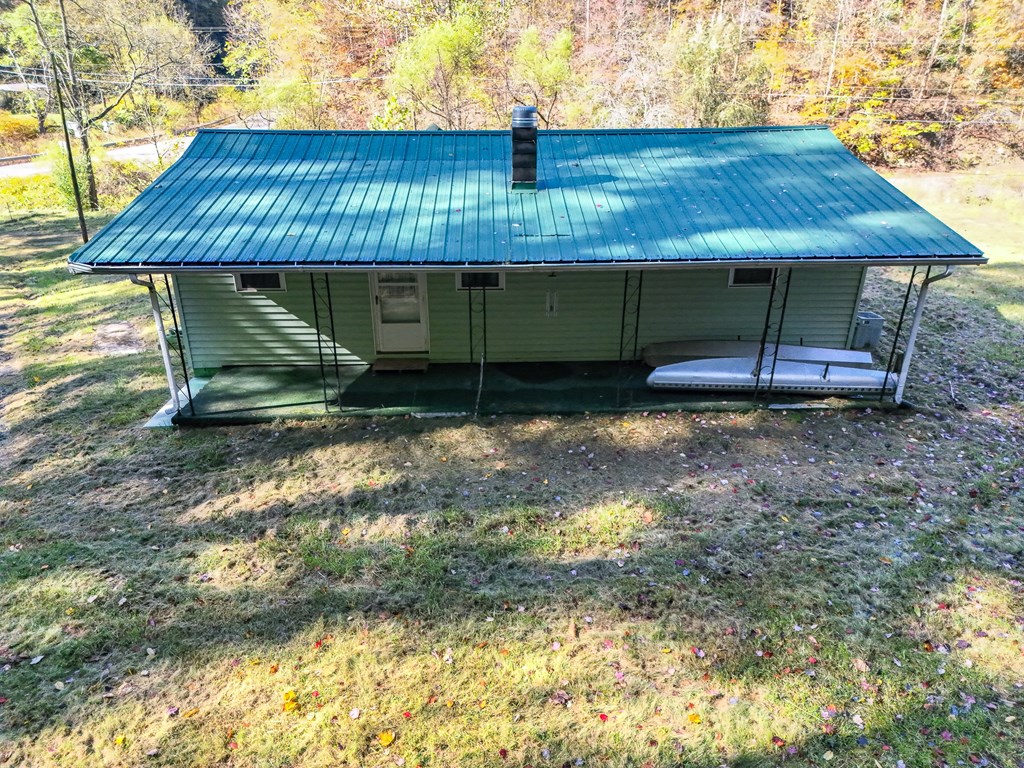 8836 Lovers Gap Road, Vansant