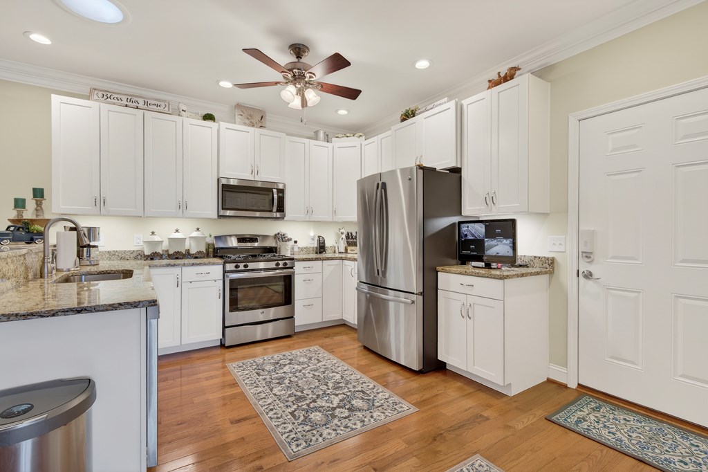 11500 Meadowood Drive