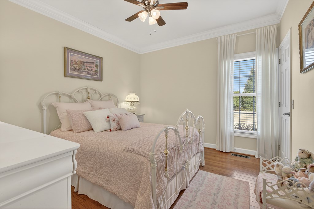 11500 Meadowood Drive