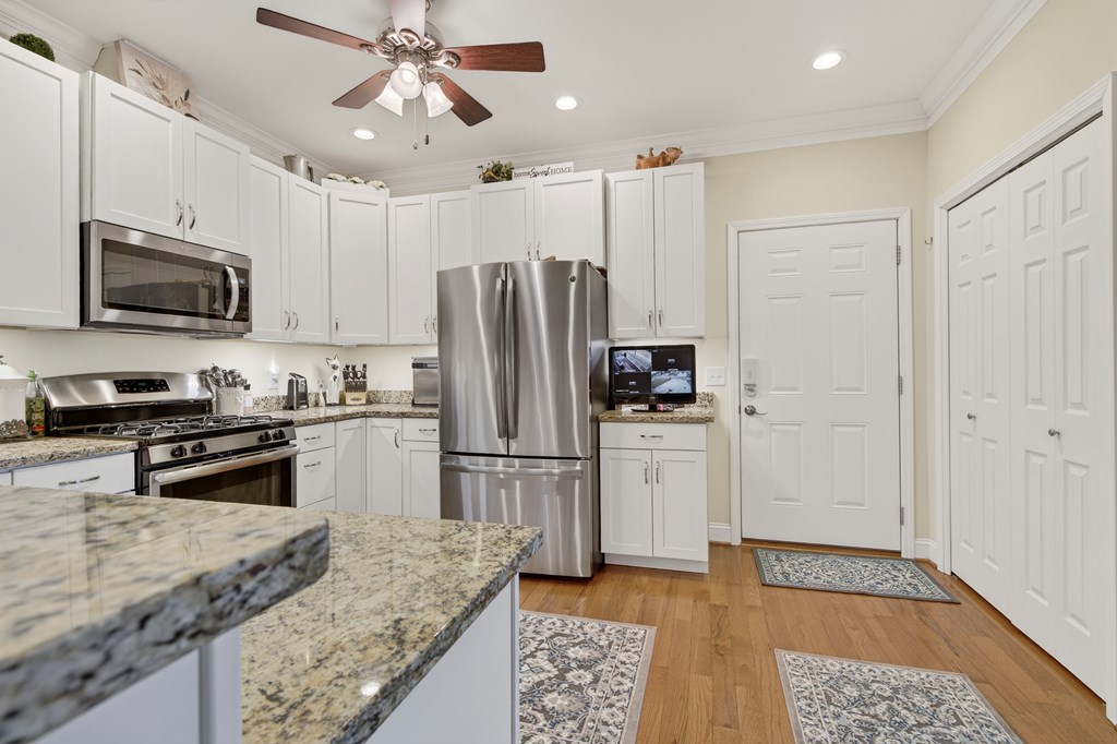 11500 Meadowood Drive