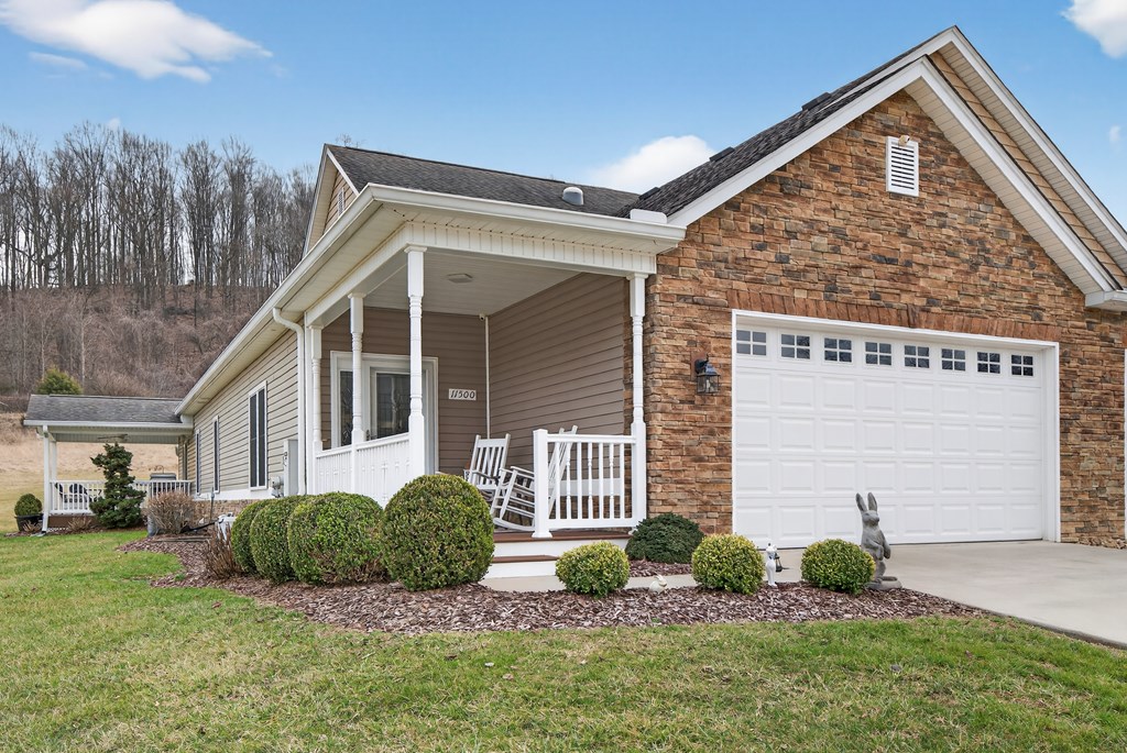 11500 Meadowood Drive