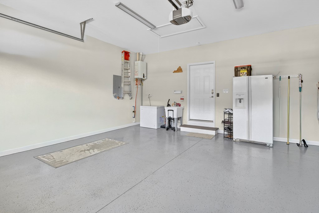 11500 Meadowood Drive