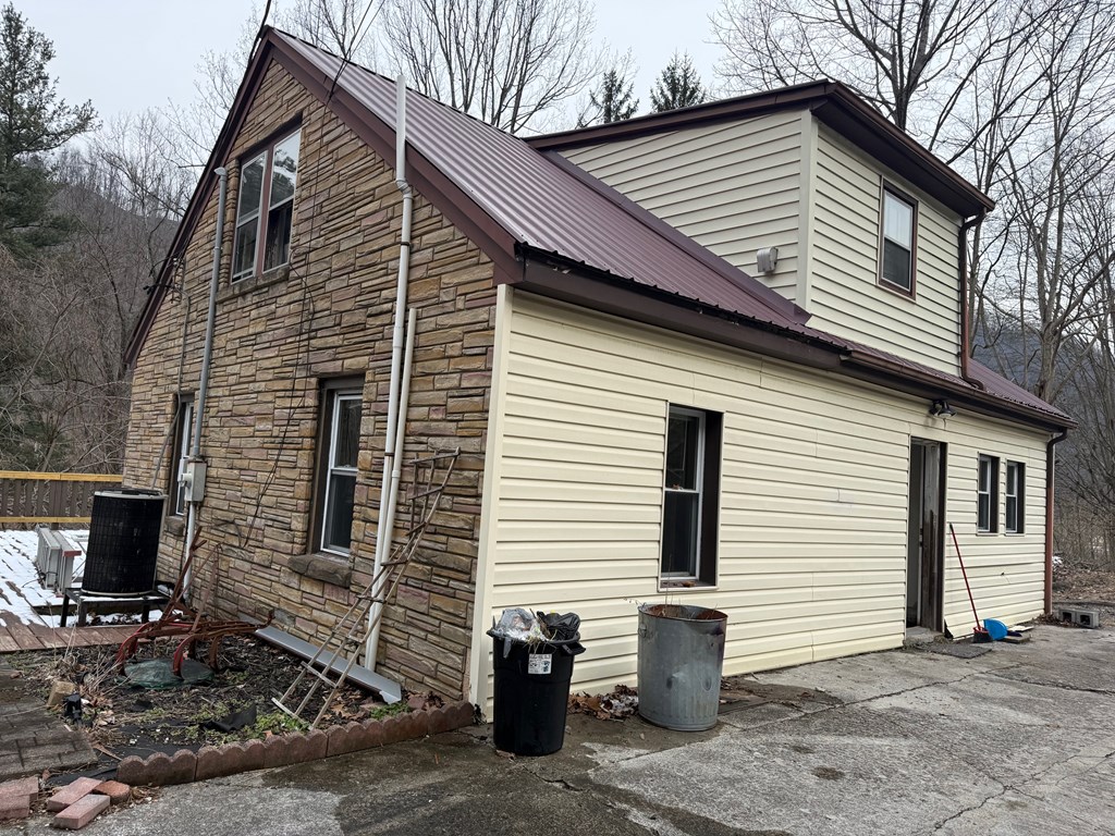 1148 Russell Hill Street