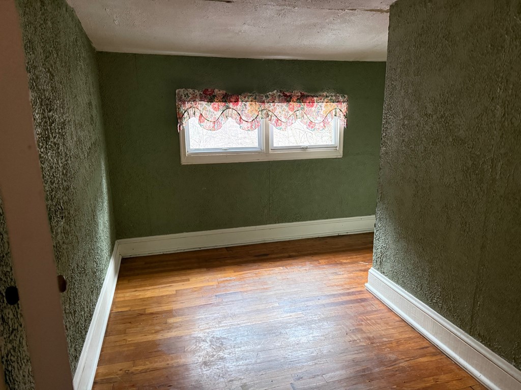 1148 Russell Hill Street