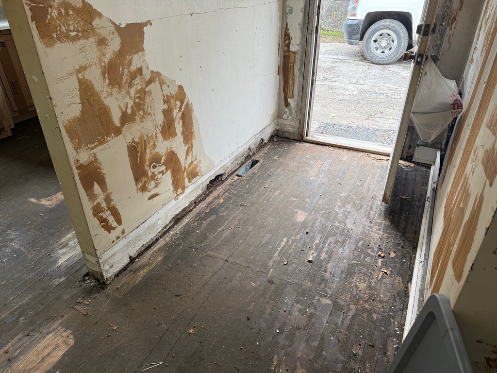 1148 Russell Hill Street