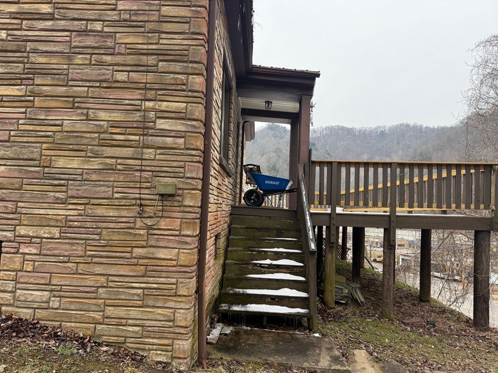 1148 Russell Hill Street