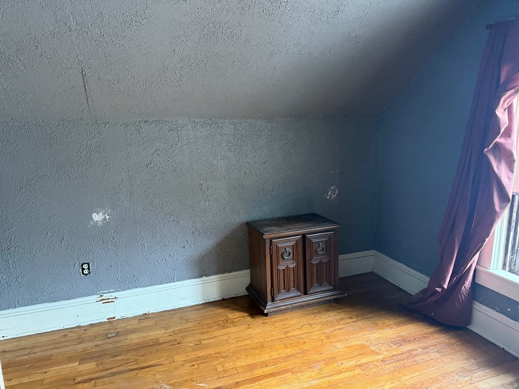 1148 Russell Hill Street