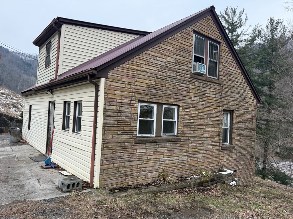 1148 Russell Hill Street