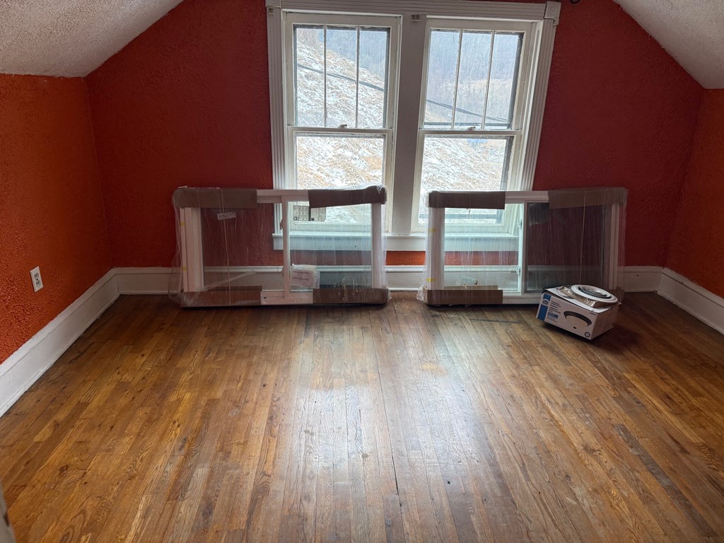 1148 Russell Hill Street