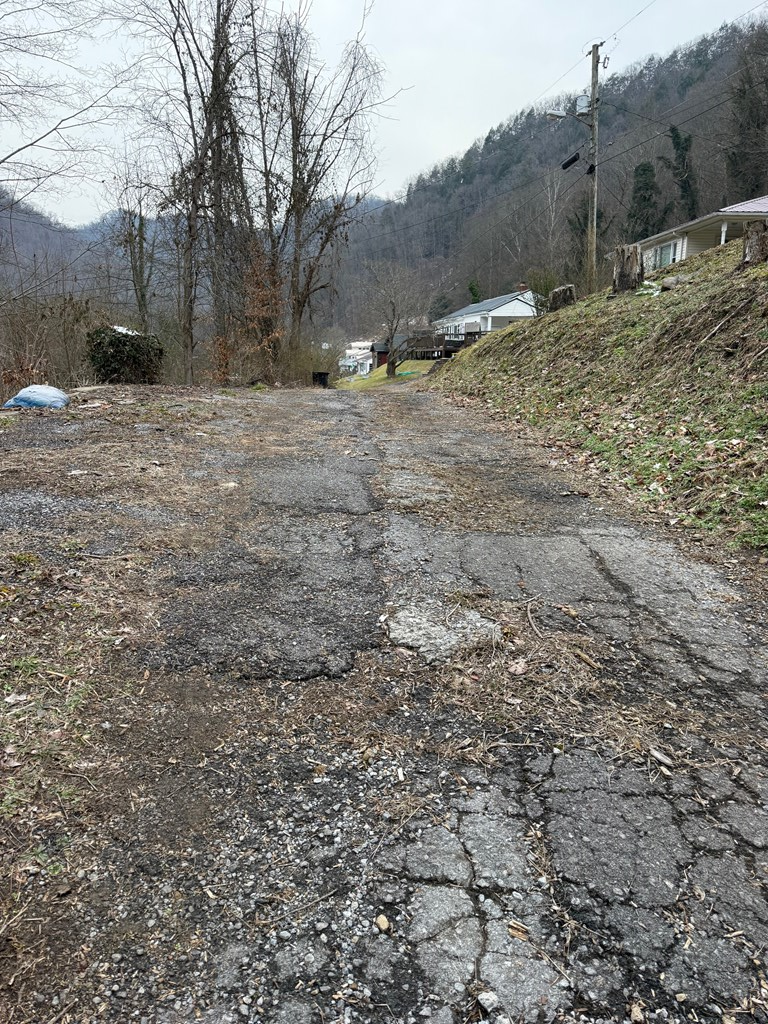 1148 Russell Hill Street