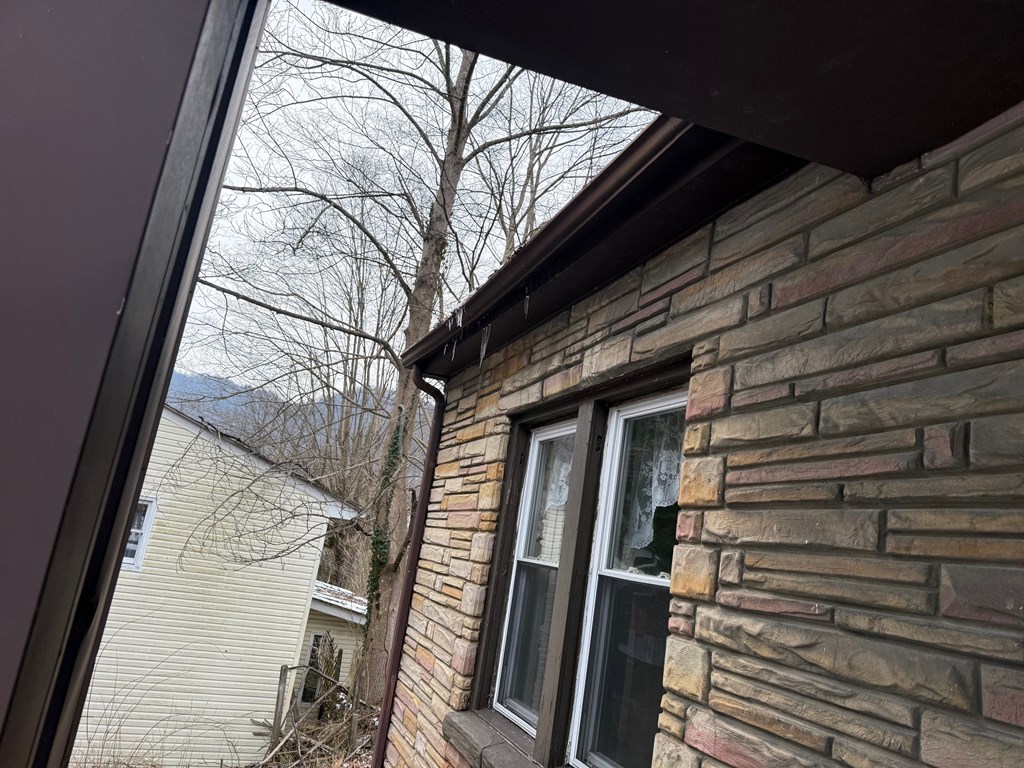 1148 Russell Hill Street