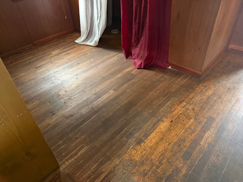 1148 Russell Hill Street