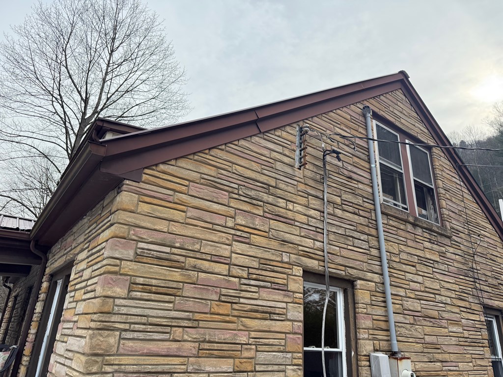 1148 Russell Hill Street