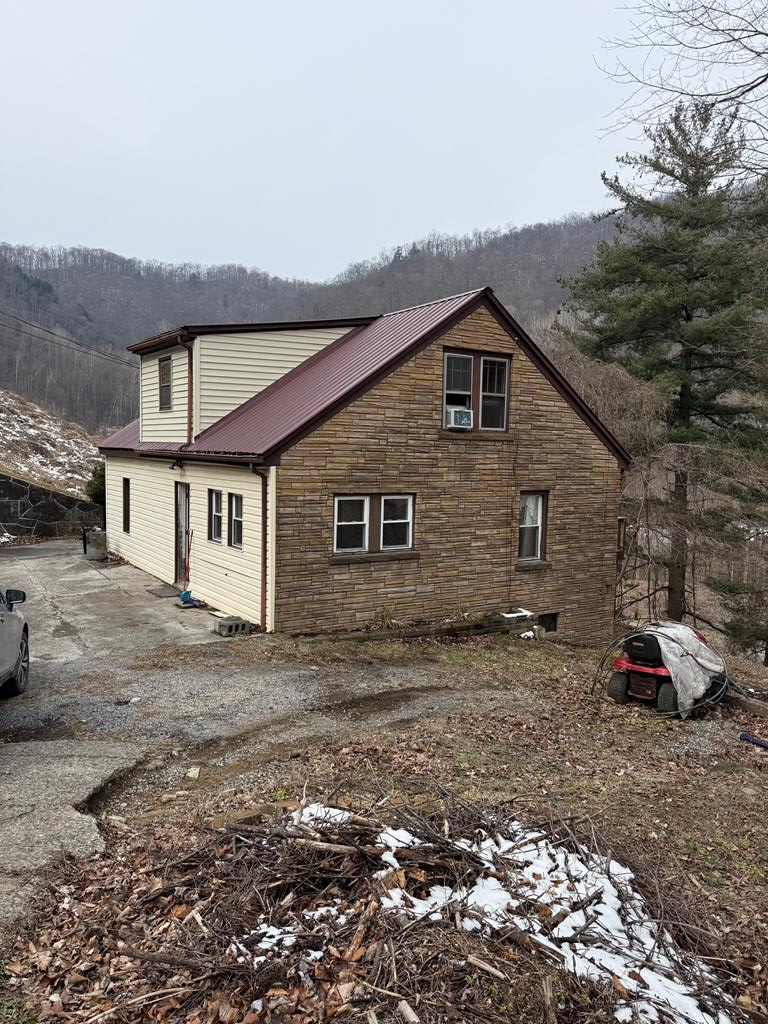 1148 Russell Hill Street