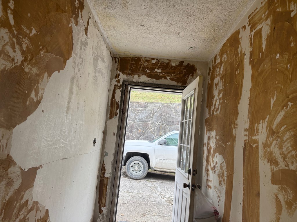 1148 Russell Hill Street