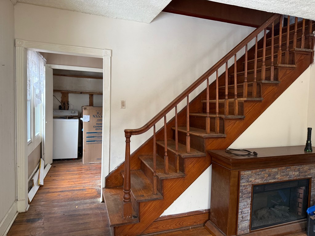 1148 Russell Hill Street