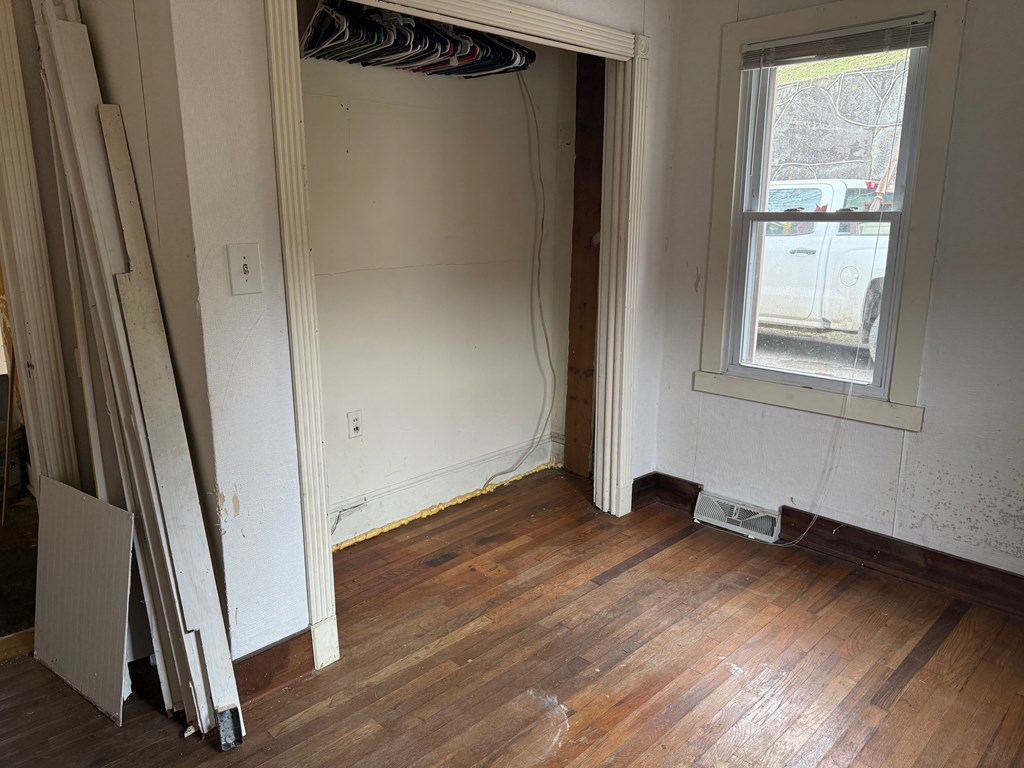 1148 Russell Hill Street