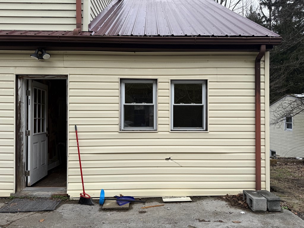 1148 Russell Hill Street