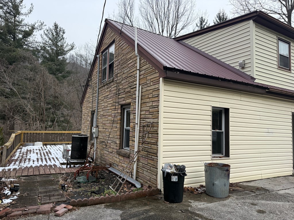 1148 Russell Hill Street