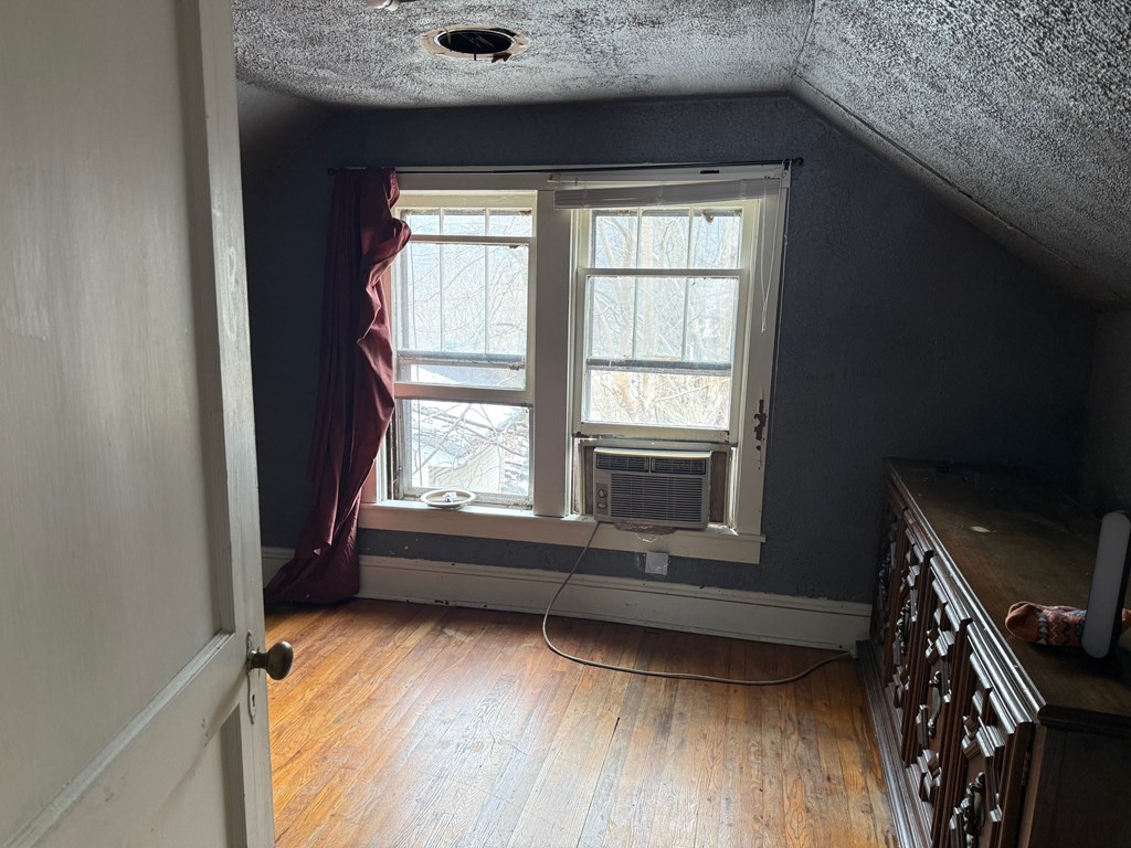 1148 Russell Hill Street