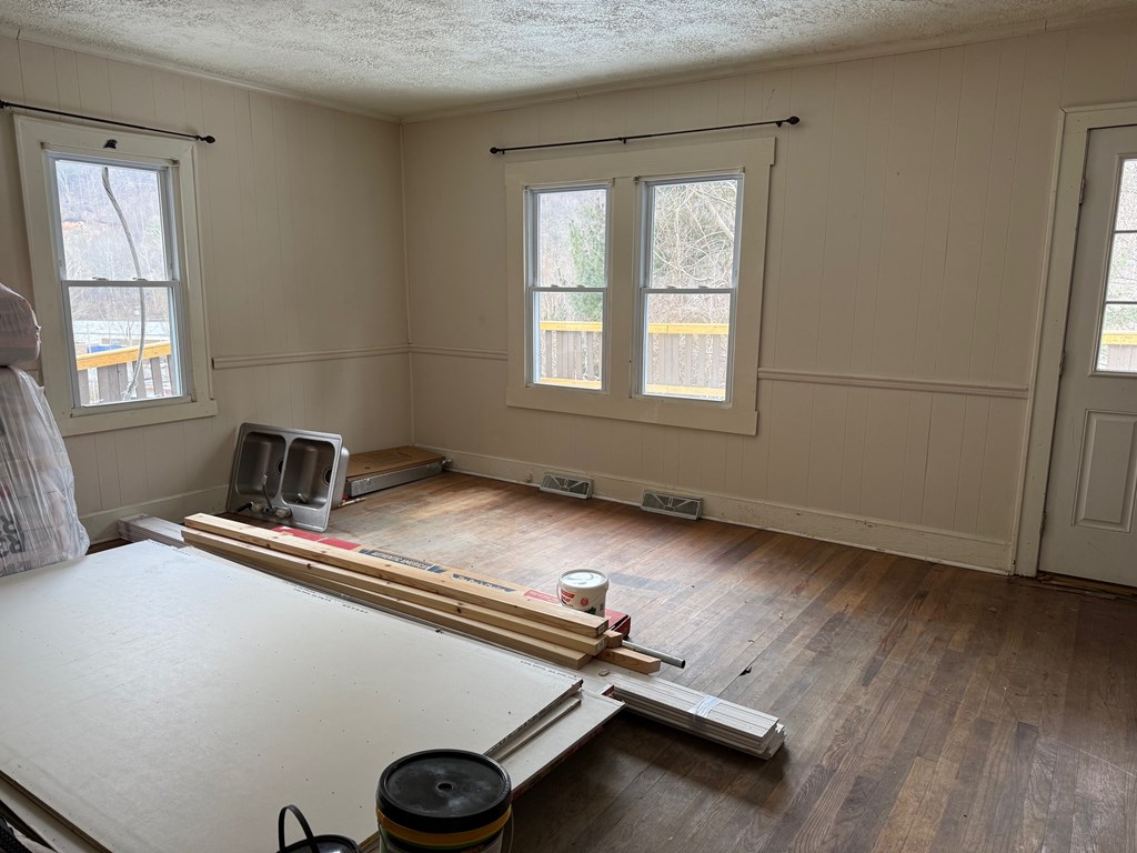 1148 Russell Hill Street