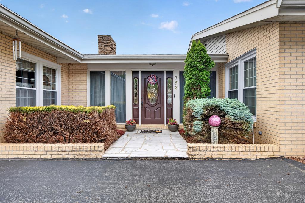 752 Skyview Drive
