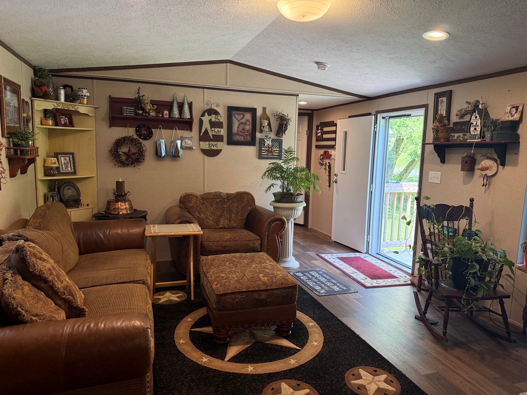 35 Thompson Creek Rd