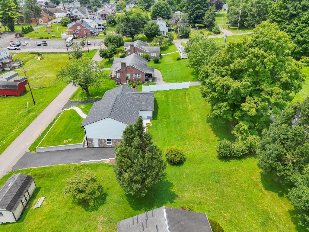 204 E Banner St