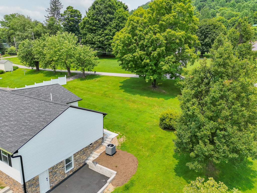204 E Banner St