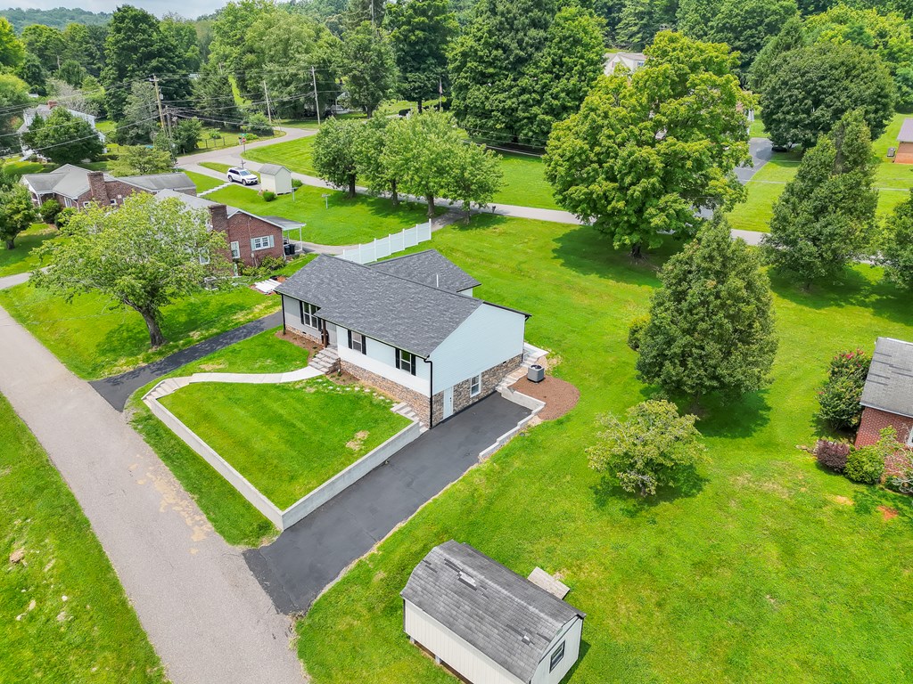 204 E Banner St