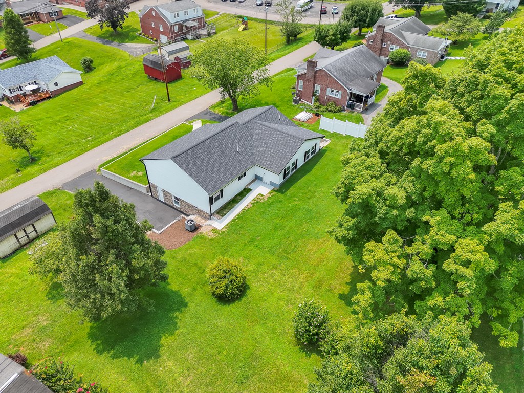 204 E Banner St