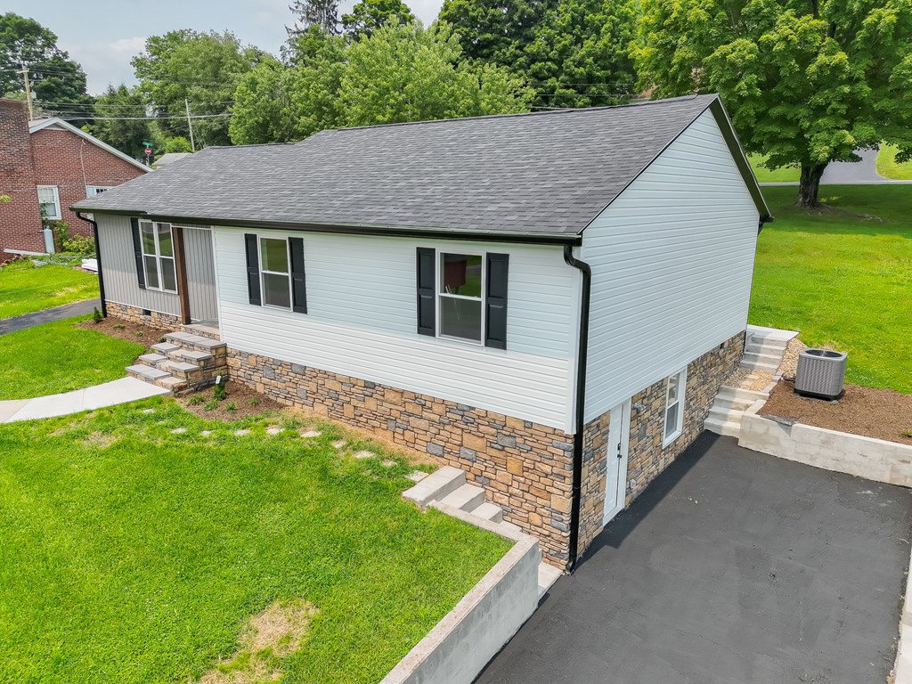 204 E Banner St
