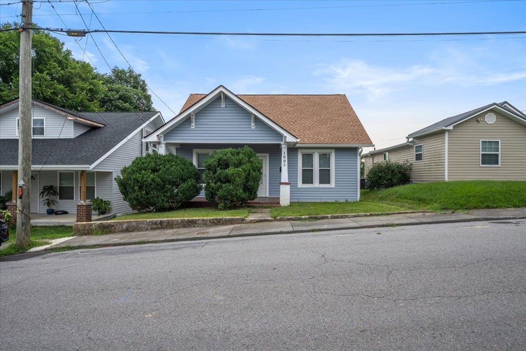 1005 Russell St