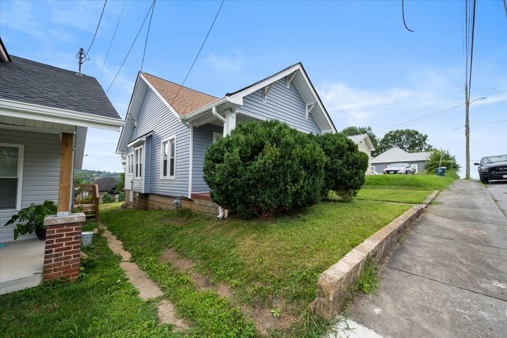 1005 Russell St