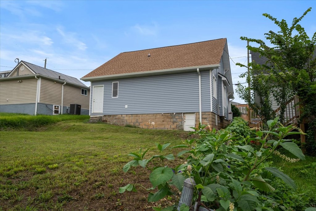 1005 Russell St