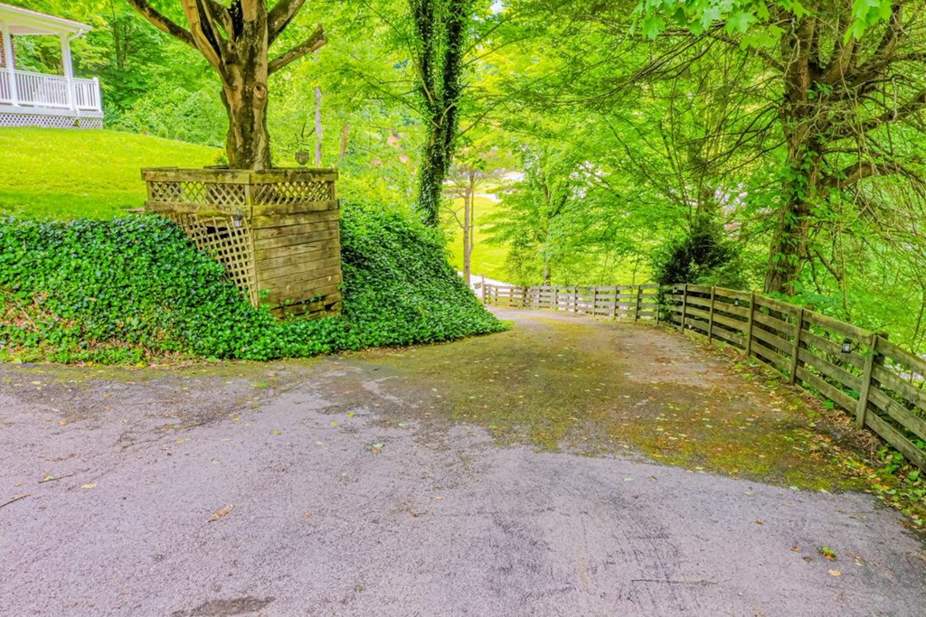 2477 Leemaster Drive