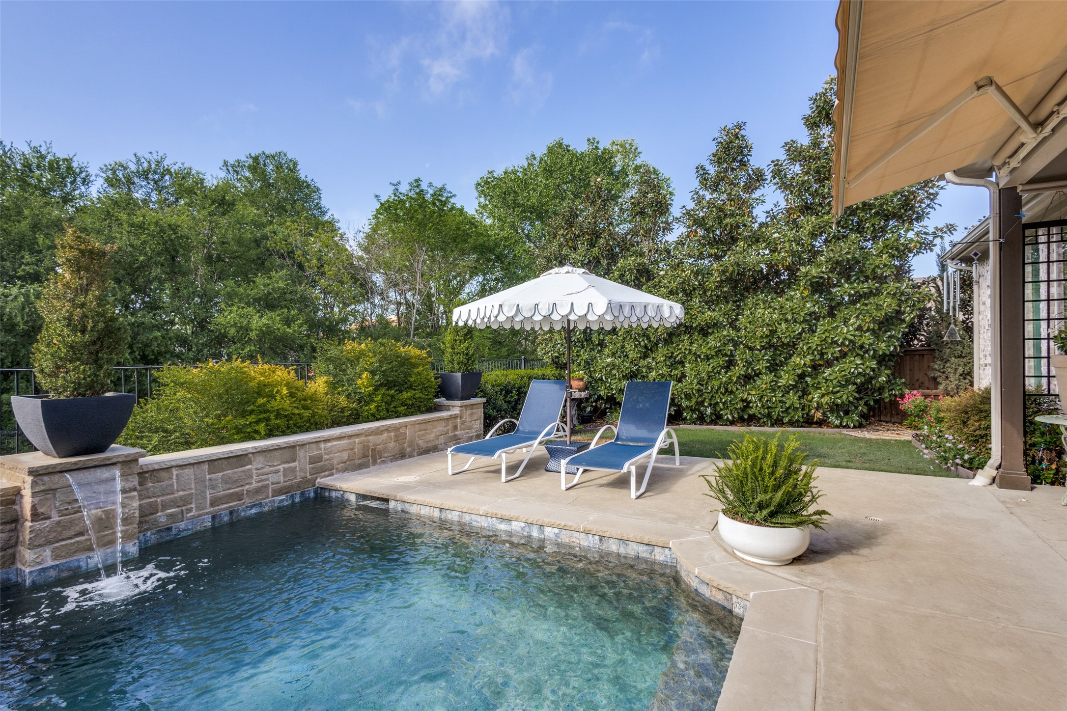 7404 River Park Drive