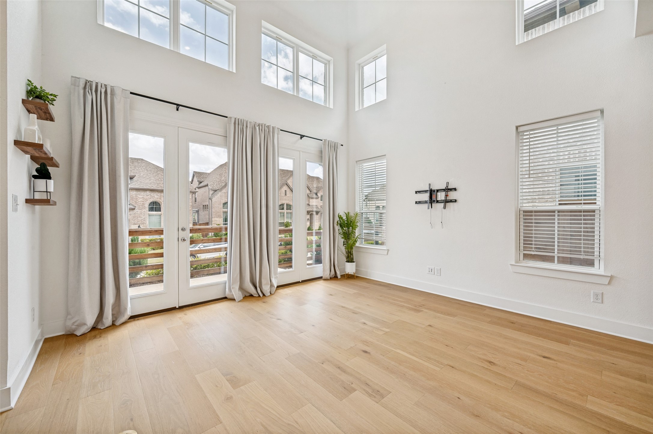 8117 Yellow Brick Pass