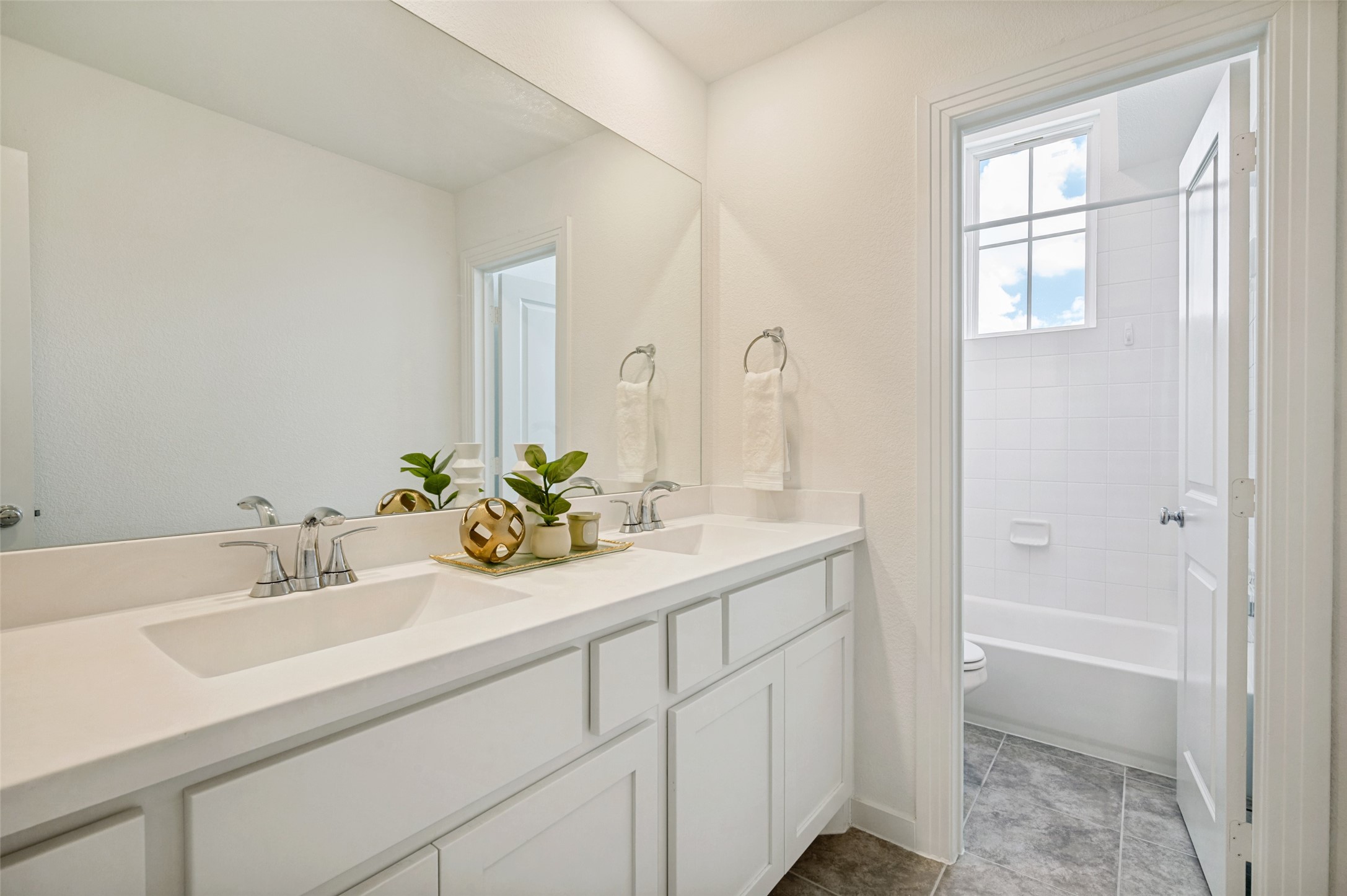 8117 Yellow Brick Pass