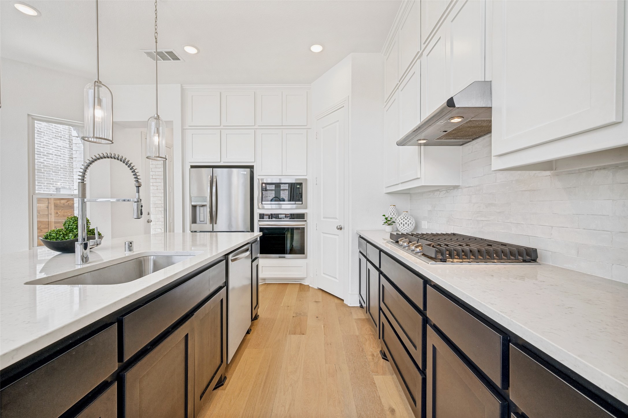 8117 Yellow Brick Pass