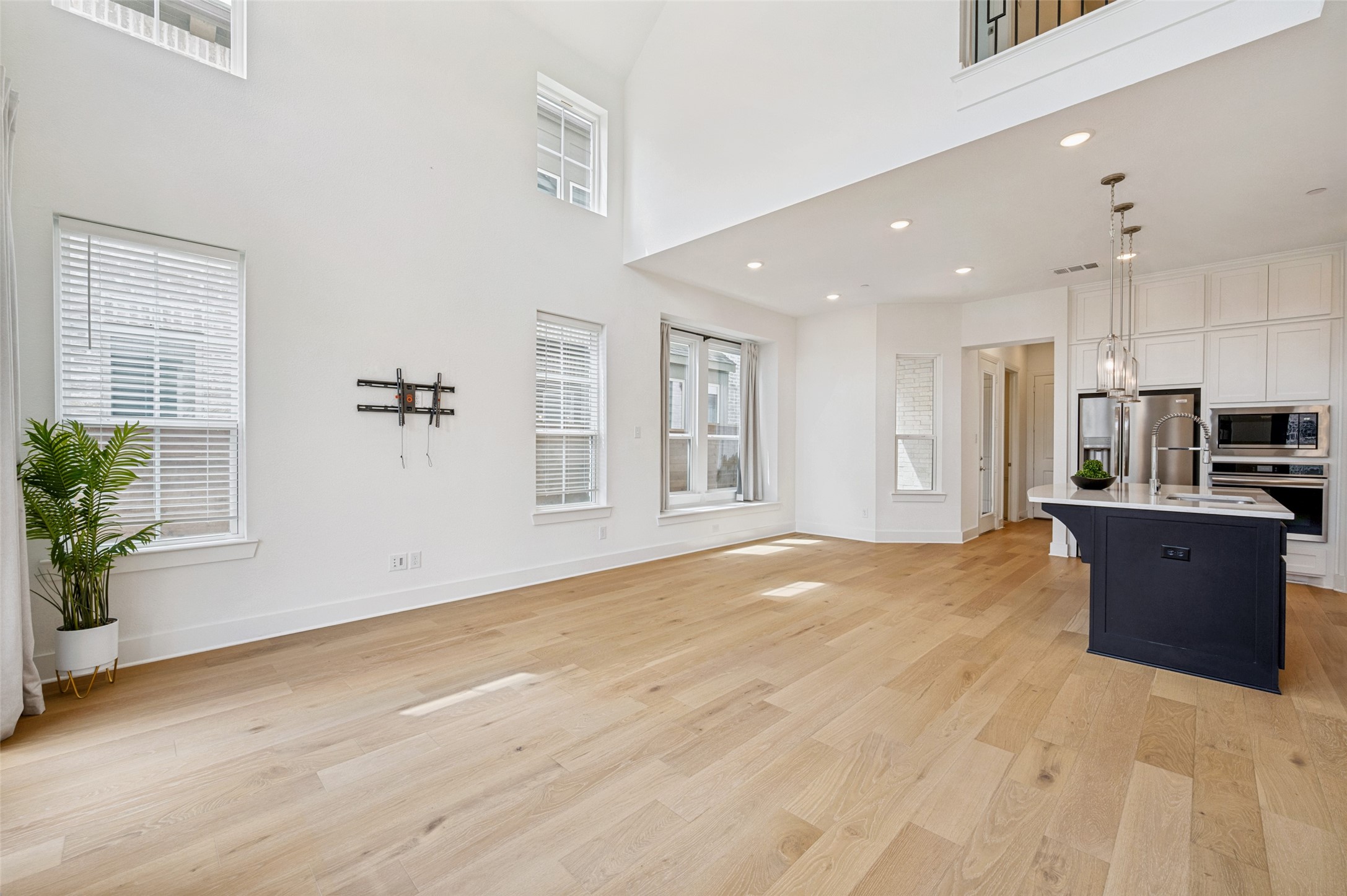 8117 Yellow Brick Pass